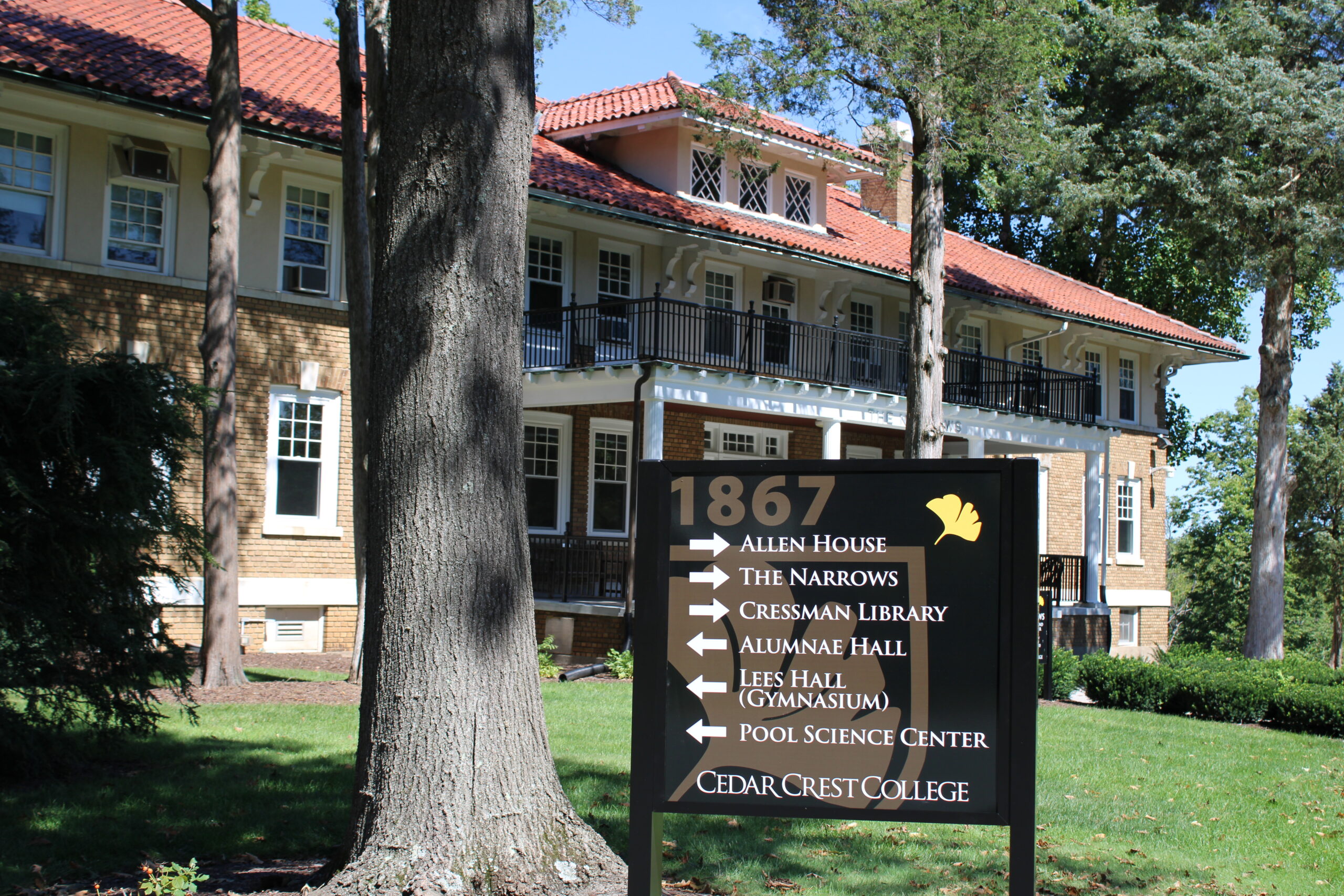 Cedar Crest College direction sign